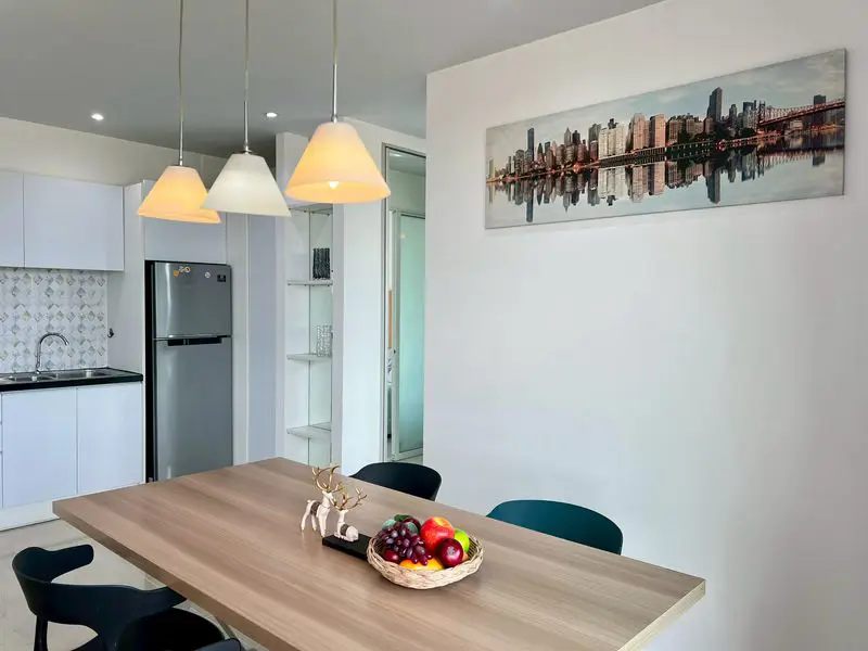 2 bed Condo Jomtien at Atlantis located close to major landmarks   a model beach, waterfall curtain pool, river bridge, giant ship, or a children's water park. There is also a jacuzzi