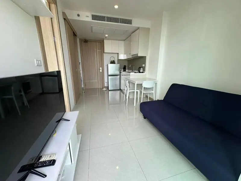 Riviera 1 bed Condo near to  stunning Jomtien Beach view from the rooftop  children's playground, rooftop pool with sunbeds, and a communal gym