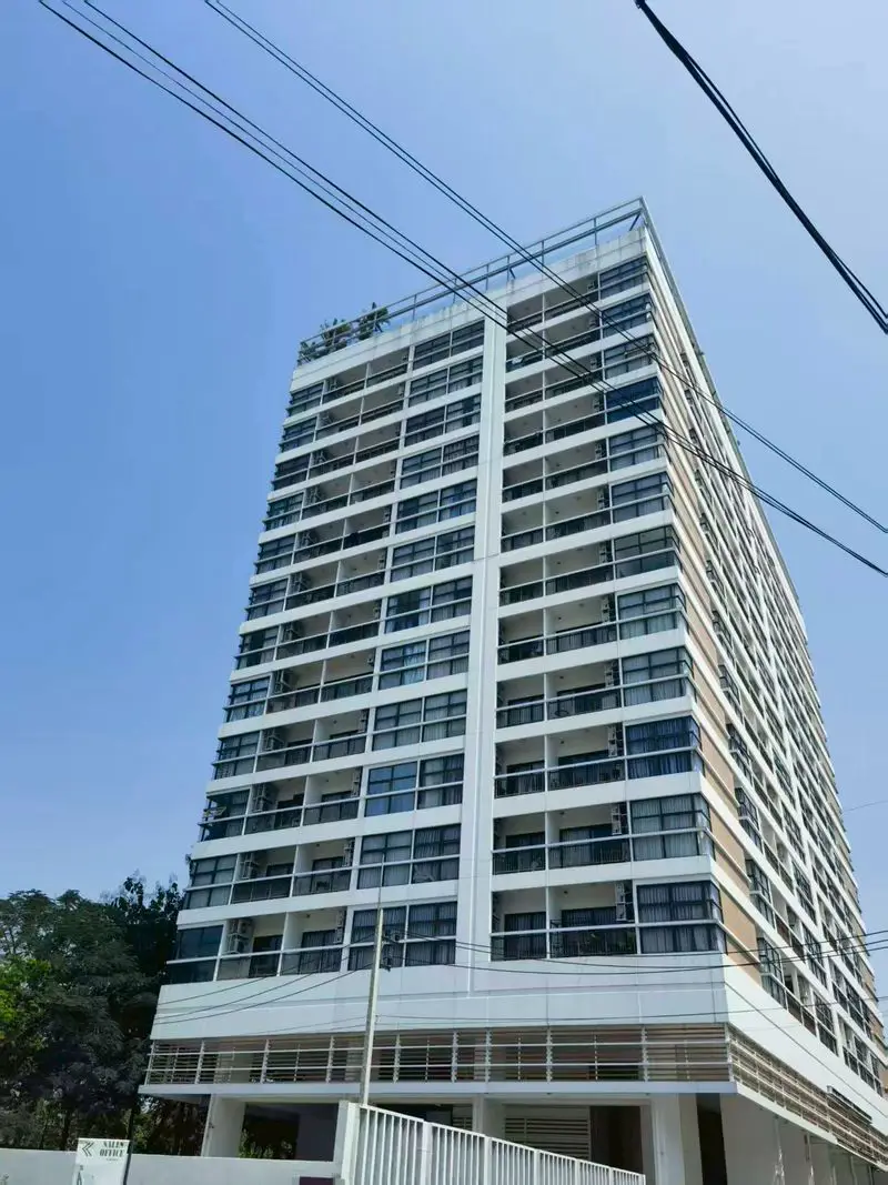 Treetops Pattaya Condo for sale  Sky Garden Rooftop Infinity Pool Rooftop Shallow Pool Fully Equipped Sky Gym Outdoor BBQ Area Sundecks and Shaded Areas Landscaped Tropical Gardens 24 Hour Security