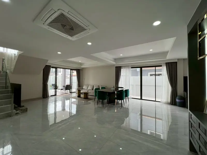 Eakmongkol Pool Village 2 Jomtien 5 Bedroom for sale 5 Bedrooms 6 Bathrooms ☑ Land Size 320 Sqm Living Size 266 Sqm  Fully Furnished