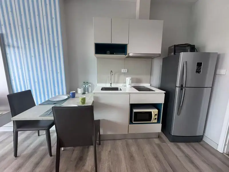 1 bed condo condo at Centric Sea in Pattaya's heart, facing the sea, and decorated in resort-style. Near  malls such as Central Festival Pattaya Beach, and only 500 meters to Pattaya Beach.