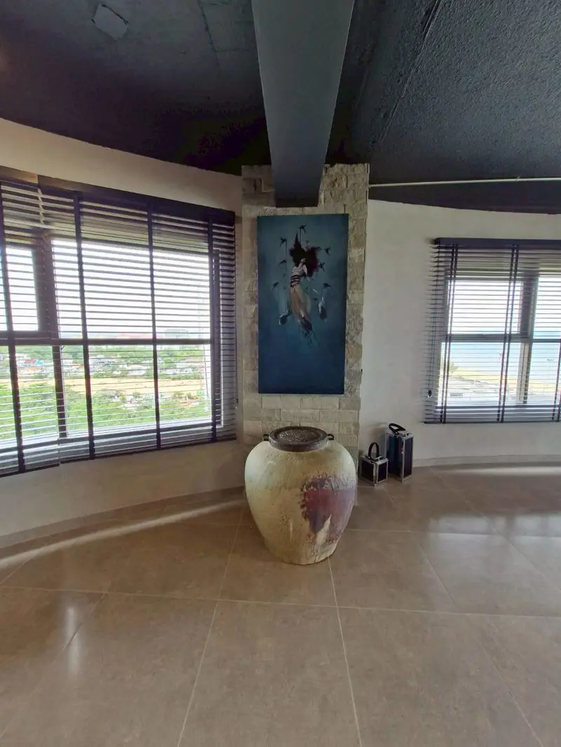 Metro-Jomtien Condotel:  1 bedroom condo located in a prime location next to the Jomtien Beach South for sale