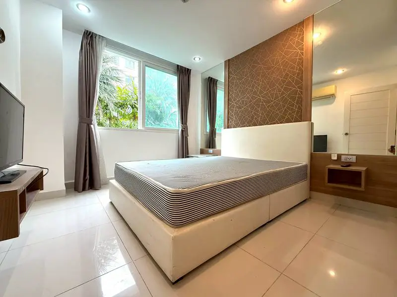 1 bed condo in modern complex Naklua with a large swimming pool and a tropical garden  Located in a serene location in south Pattaya  only 5 minutes or 1.2 kilometers to Jomtien Beach,