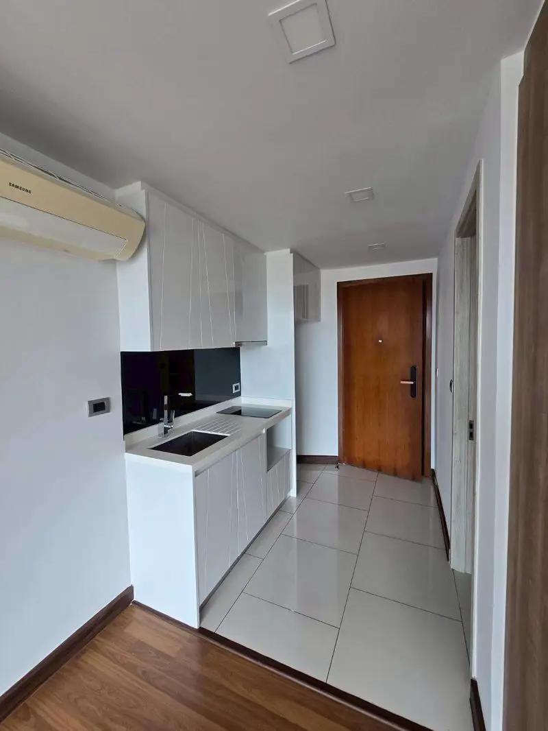 Peak Towers Pratumnak Studio with  two pool areas, a separate covered parking complex, Zen-relaxation zone with full fitness facilities with panoramic ocean views