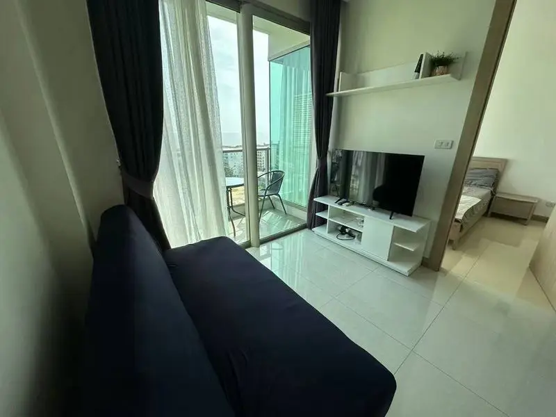 Riviera 1 bed Condo near to  stunning Jomtien Beach view from the rooftop  children's playground, rooftop pool with sunbeds, and a communal gym