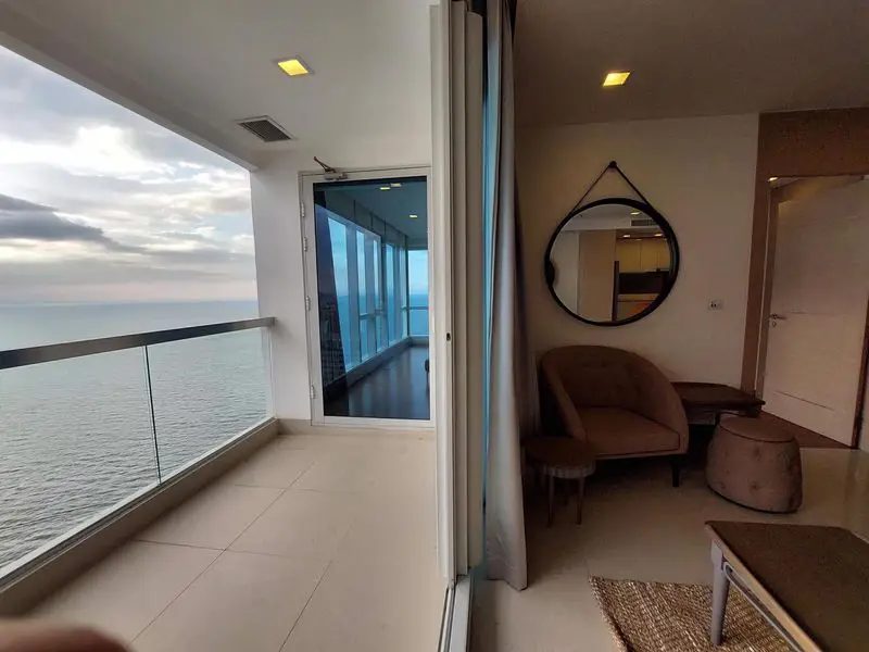2 bed condo at Palm beachfront condominium with sea views of Pattaya Golf, and  beach frontage.  fully furnished with the balcony for panoramic sea view