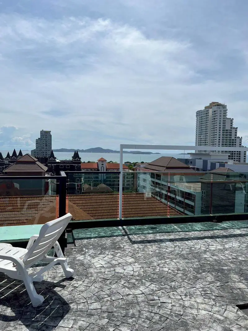 Siam Oriental pet friendly condo near Big Buddha Temple, South Pattaya Beach, Pratumnak Hill Viewpoint, Pattaya Walking Street, Jomtien Beach, and Dongtan Beach.