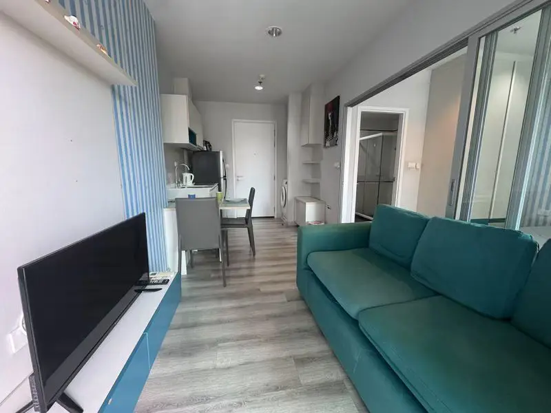 1 bed condo condo at Centric Sea in Pattaya's heart, facing the sea, and decorated in resort-style. Near  malls such as Central Festival Pattaya Beach, and only 500 meters to Pattaya Beach.