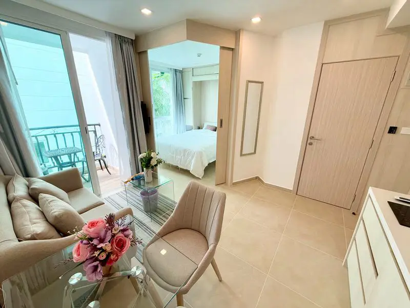1 bed Condo at Olympus City Garden luxury condominium  in the center of Pattaya, many restaurants , Pattaya Beach, Pratumnak Hill Viewpoint, with fountains, pools,  communal gym
