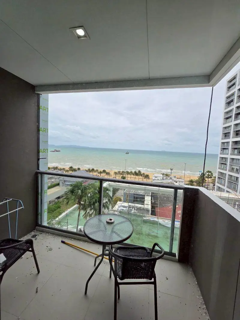 1 bed seaview condo at Aeras  near Jomtien Beach.  5-star facilities to let you enjoy a 360-degree overlooking with wonderful Pattaya Bay and Pattaya views.