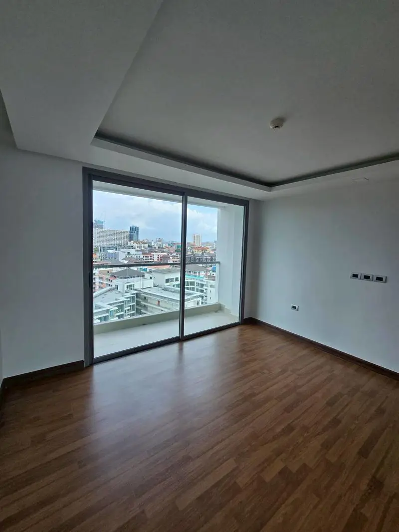 Peak Towers Pratumnak Studio with  two pool areas, a separate covered parking complex, Zen-relaxation zone with full fitness facilities with panoramic ocean views