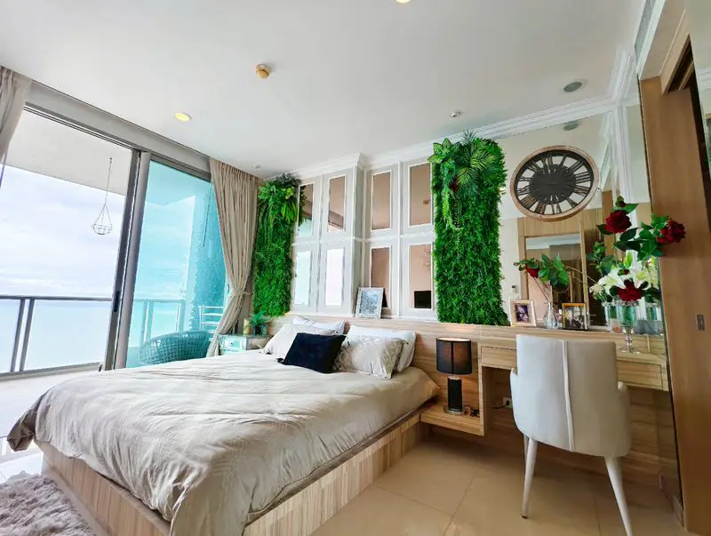 2 bed condo wongamat at the  best location of Pattaya in the Wong Amat area. Easy to North Pattaya Road in 2 minutes to Wong Amat Beach.