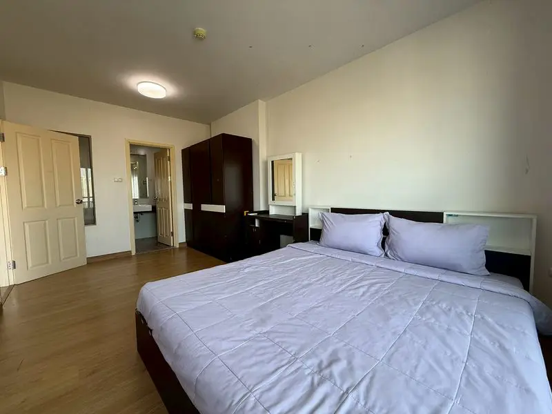 1 bed furnished condo JomtienJust 2 km from Dongtan Beach, Supalai sea view luxury room  with access to a fitness centre, a garden, as well as a lift.