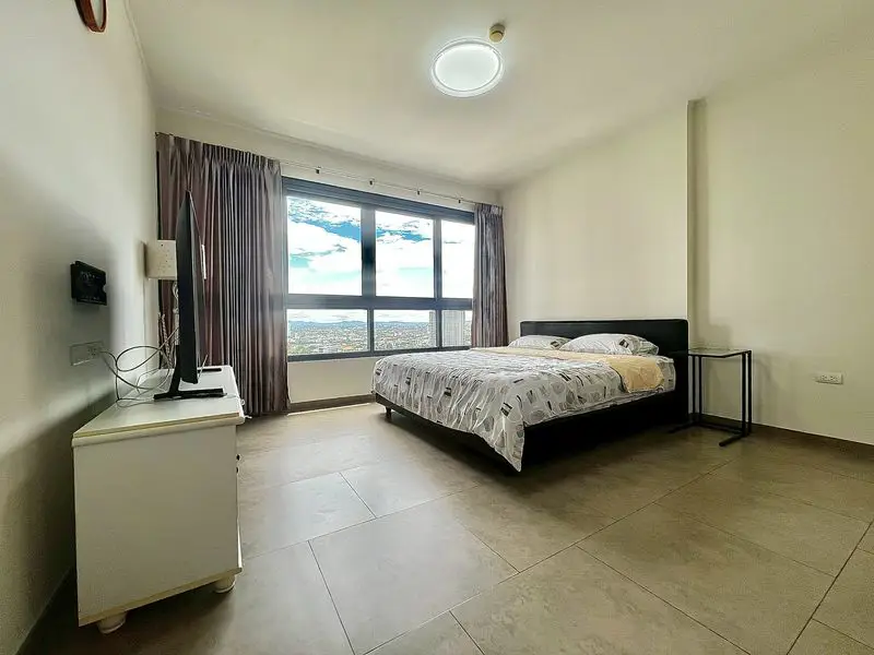 seaview Condo at Zire Wongamat at Wongamat, Pattaya has the following facilities: Swimming pool, Gym, Security, Car park, Garden, Tennis court, Sauna and Concierge.