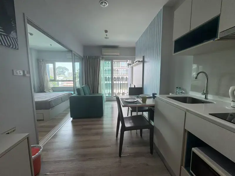 1 bed condo condo at Centric Sea in Pattaya's heart, facing the sea, and decorated in resort-style. Near  malls such as Central Festival Pattaya Beach, and only 500 meters to Pattaya Beach.