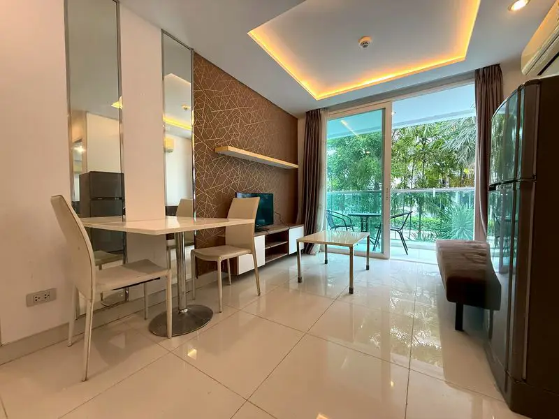 1 bed condo in modern complex Naklua with a large swimming pool and a tropical garden  Located in a serene location in south Pattaya  only 5 minutes or 1.2 kilometers to Jomtien Beach,