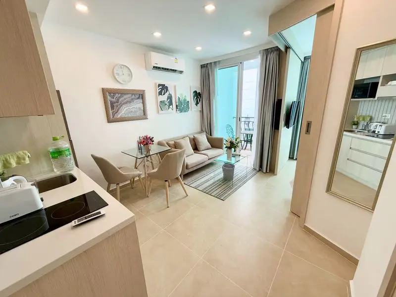 1 bed Condo at Olympus City Garden luxury condominium  in the center of Pattaya, many restaurants , Pattaya Beach, Pratumnak Hill Viewpoint, with fountains, pools,  communal gym