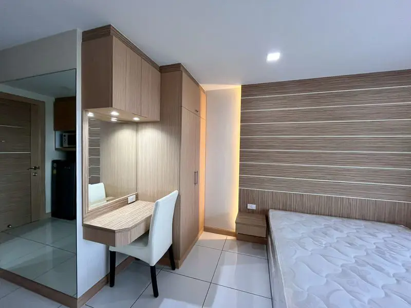 Whale Marina Condo Studio Condo with Yacht Parking  Nestled in Soi Najomtien 8, just 150 meters from Beach, for a refreshing seaside lifestyle every day.