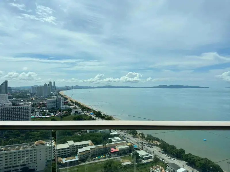 Copacabana Jomtien 1 Bedroom  Condo with Swimming pool, Gym, Internet, Security, Car park, Garden, Sauna, Children's area and Elevator.