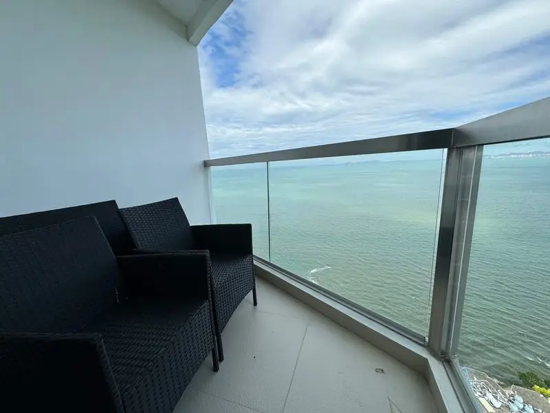 2 bed condo at Palm beachfront condominium with sea views of Pattaya Golf, and  beach frontage.  fully furnished with the balcony for panoramic sea view