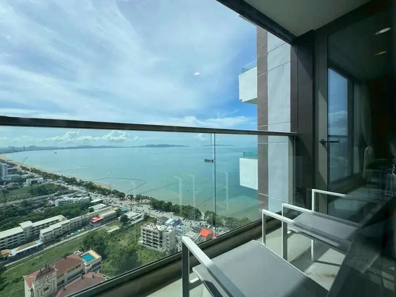 Copacabana Jomtien 1 Bedroom  Condo with Swimming pool, Gym, Internet, Security, Car park, Garden, Sauna, Children's area and Elevator.