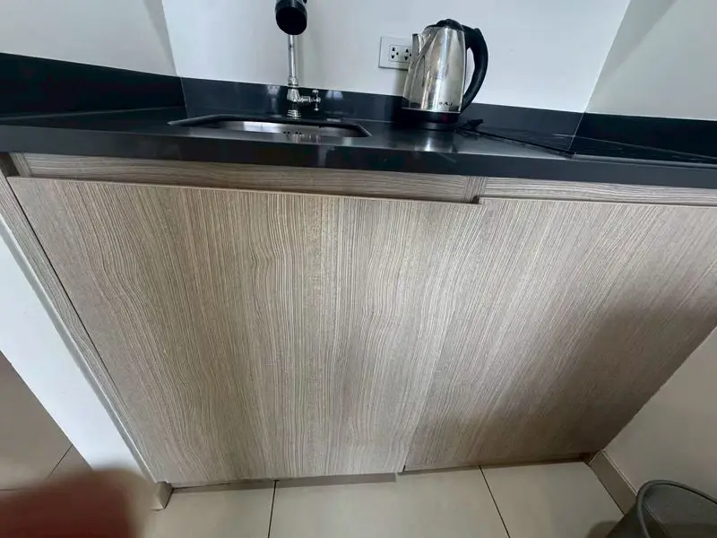 1 Bed Condo Pratumnak High-rise condominium near Pratumnak Hill, with views to Bali Hai Cape to Pattaya Beach. 