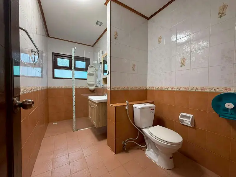 Baan Dusit House an exceptional villa project located in  Pattaya, Chonburi. With its salubrious design and well-maintained gardens