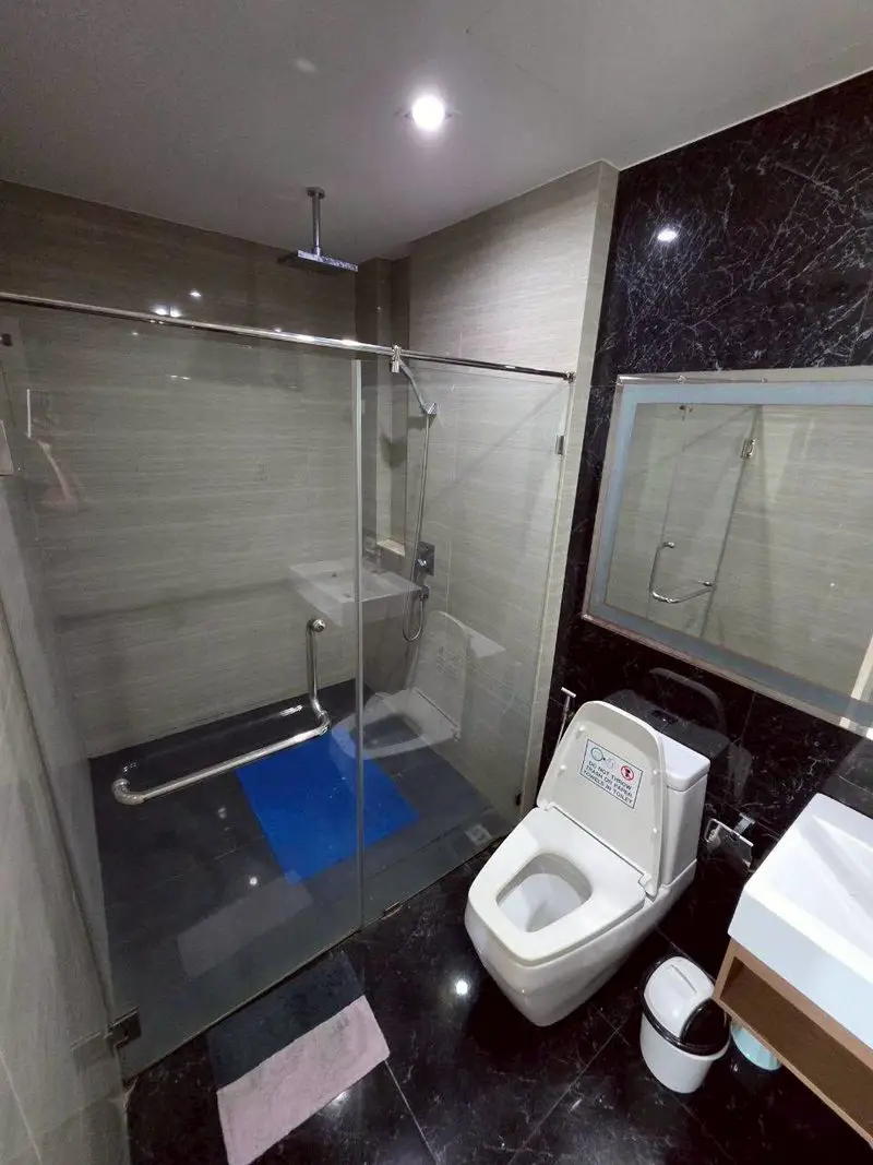 1 bed seaview condo at Aeras  near Jomtien Beach.  5-star facilities to let you enjoy a 360-degree overlooking with wonderful Pattaya Bay and Pattaya views.