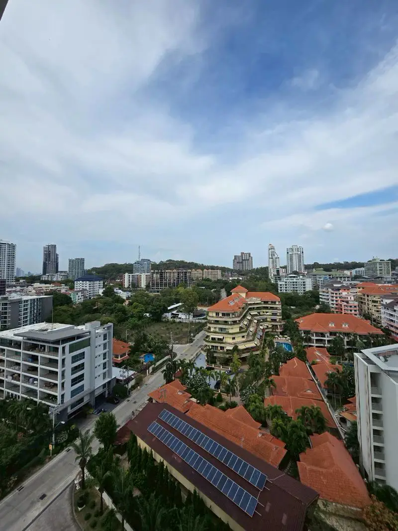 Peak Towers Pratumnak Studio with  two pool areas, a separate covered parking complex, Zen-relaxation zone with full fitness facilities with panoramic ocean views