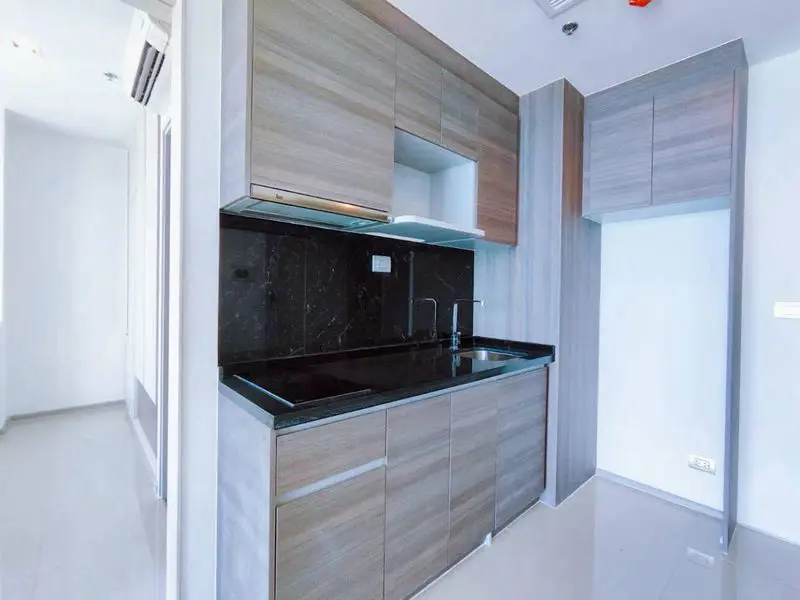  1 bed condo at Aeras luxury beachfront condominium  near Jomtien Beach. Withs 5-star facilities to let you enjoy a 360-degree overlooking with world famous Pattaya Bay 