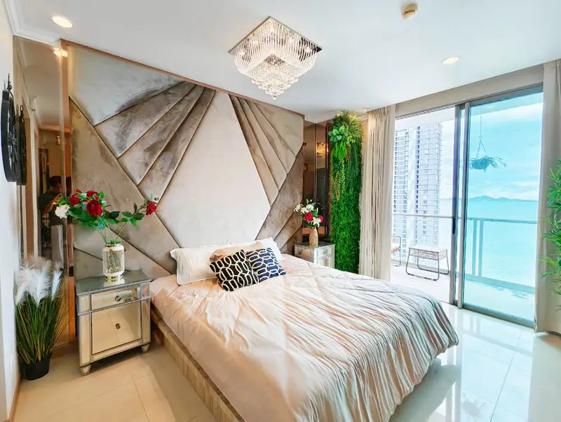 2 bed condo wongamat at the  best location of Pattaya in the Wong Amat area. Easy to North Pattaya Road in 2 minutes to Wong Amat Beach.