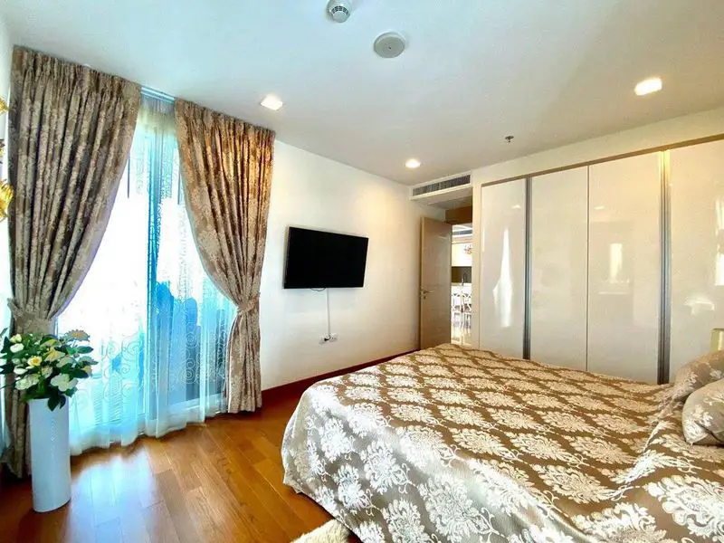 2 bed Condo The Palm Beachfront condominium Wongamat  sea views of Pattaya Golf,  all units are fully furnished with the balcony allowing a panoramic sea view
