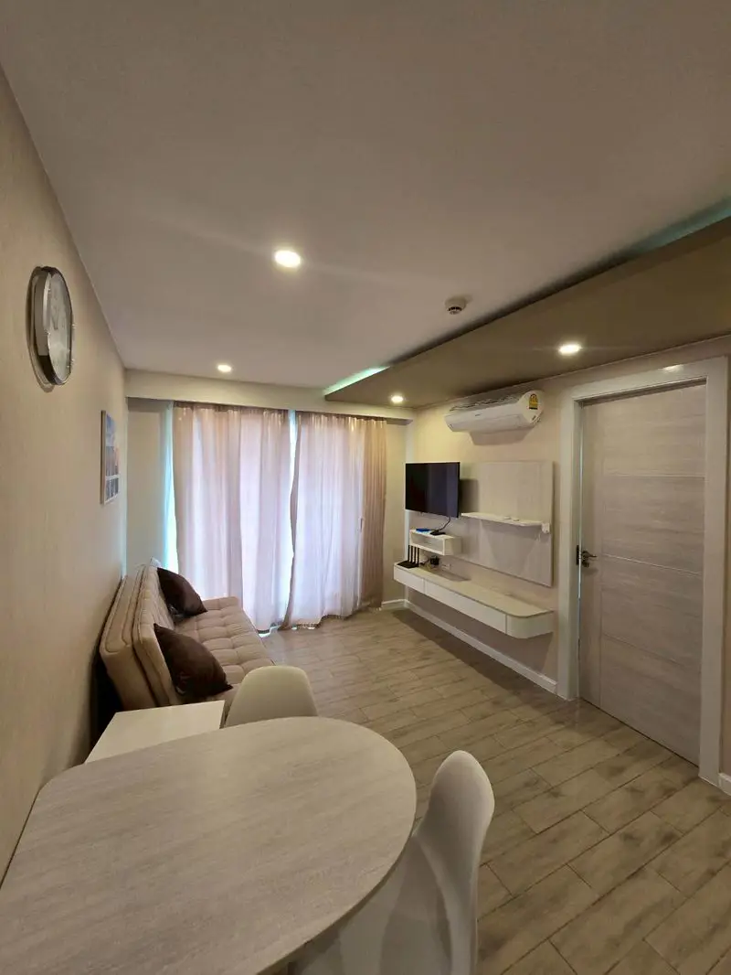  1 bed condo near Jomtien beach at Seven Seas with tropical gardens and a giant lagoon swimming pool steam room etc