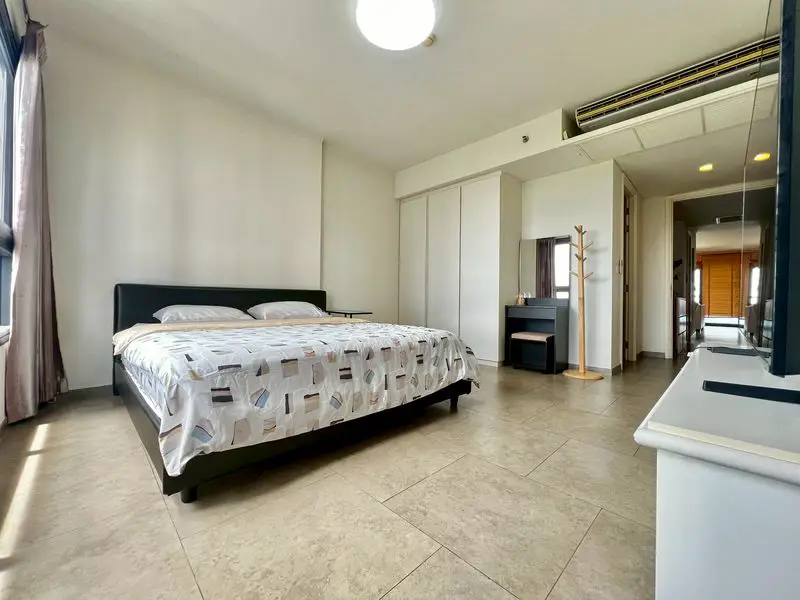 seaview Condo at Zire Wongamat at Wongamat, Pattaya has the following facilities: Swimming pool, Gym, Security, Car park, Garden, Tennis court, Sauna and Concierge.
