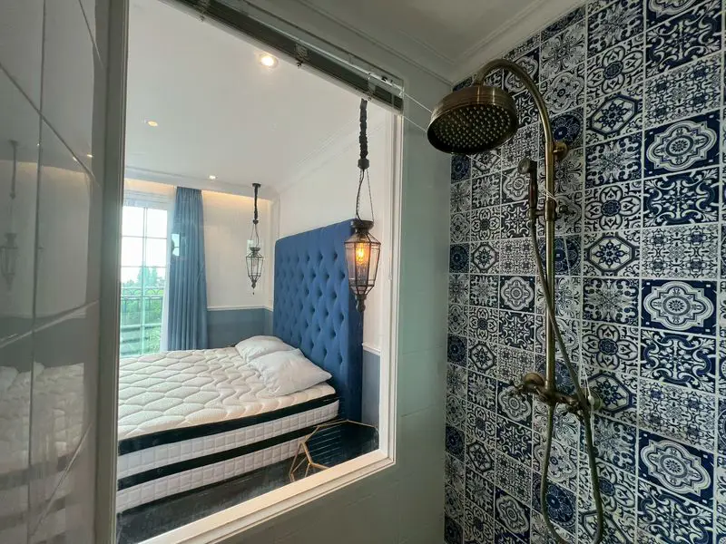 Seven Sea Cote Studio for sale with wide range of amenities, including a lobby, swimming pool, gym, communal garden area, and a 24-hour security system.