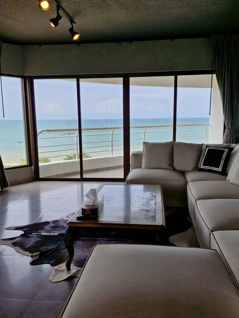 Metro-Jomtien Condotel:  1 bedroom condo located in a prime location next to the Jomtien Beach South for sale