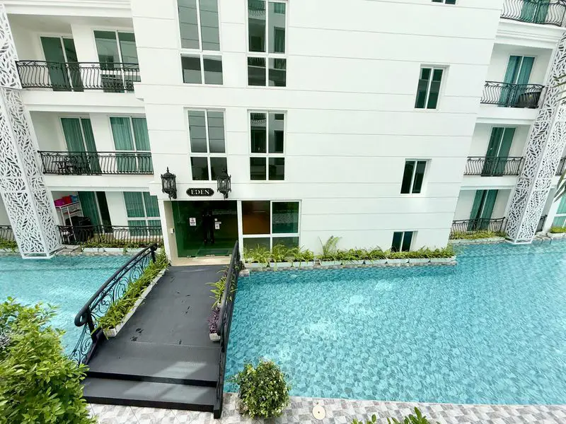 1 bed Condo at Olympus City Garden luxury condominium  in the center of Pattaya, many restaurants , Pattaya Beach, Pratumnak Hill Viewpoint, with fountains, pools,  communal gym