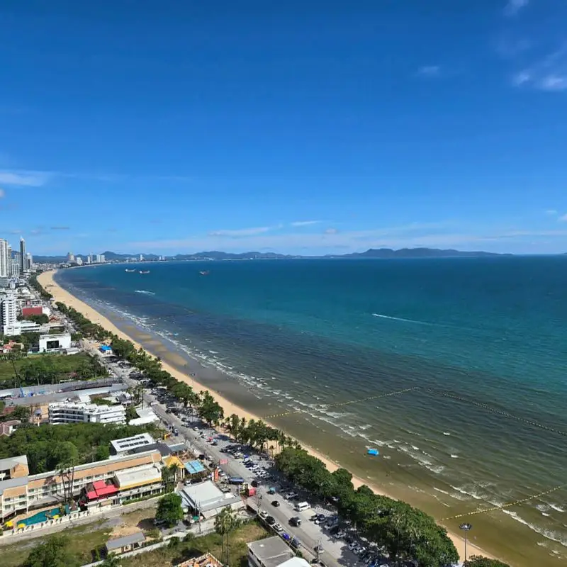 1 bed condo Copacabana Jomtien at Bang Lamung, Pattaya has the following facilities: Swimming pool, Gym, Internet, Security, Car park, Garden, Sauna, Children's area and Elevator.
