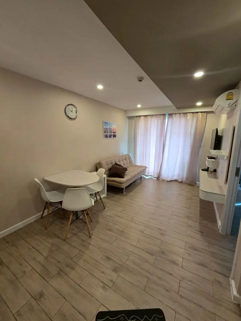  1 bed condo near Jomtien beach at Seven Seas with tropical gardens and a giant lagoon swimming pool steam room etc