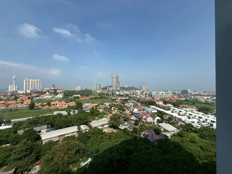 1 bed furnished condo JomtienJust 2 km from Dongtan Beach, Supalai sea view luxury room  with access to a fitness centre, a garden, as well as a lift.