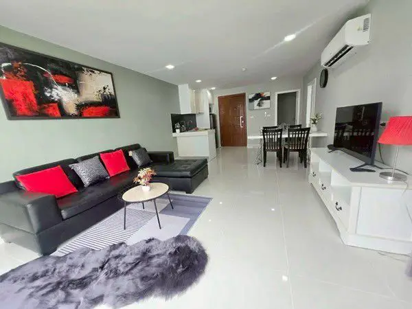  1 bed condo Wongamat with Well Equiped  fitness room on the rooftop that offers great sea and city views.  There are also 2 large communal pools on the ground floor.