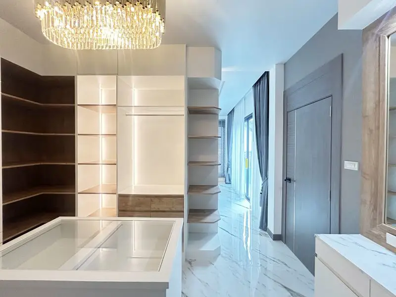 Jomtien Pool Villa 3 Bedroom  2 Floor Big Living room European Kitchen Thai Kitchen with laundry area