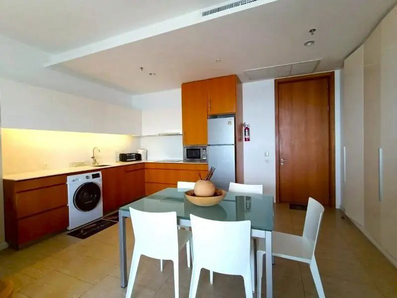 Northpoint Wongamat - Pattaya 1 Bedroom condo dining room