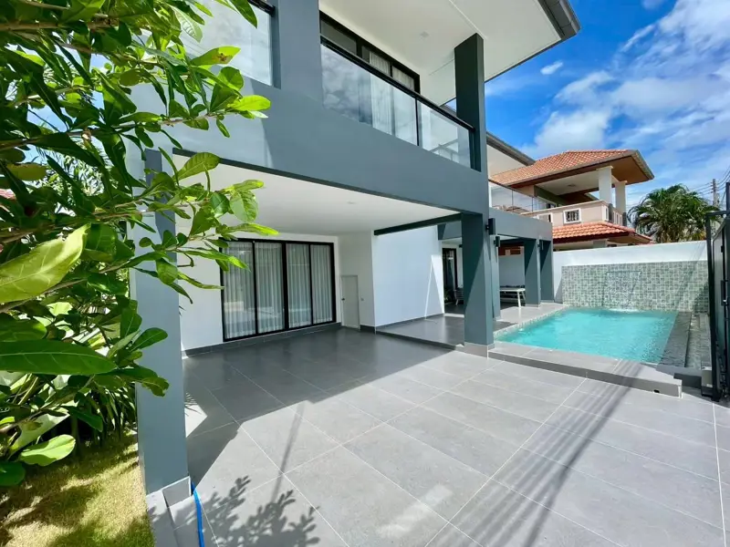 Jomtien Pool Villa for sale outside