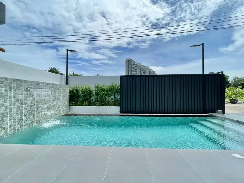Jomtien Pool Villa for sale swimming