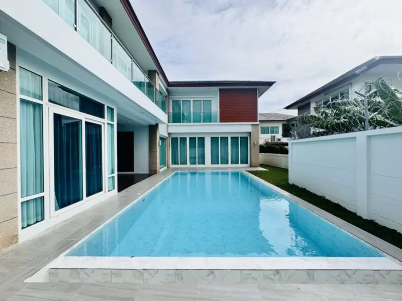 Pool Villa Village Sea Breeze Pattaya 5 Bedroom For Sale