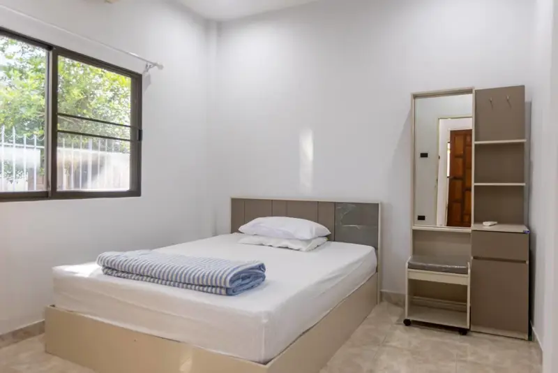 Pool villa for rent, location Mabprachan  Area size 3,600 SQM  Number of 4 bedrooms, 4 bathrooms