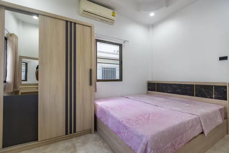 Pool villa for rent, location Mabprachan  Area size 3,600 SQM  Number of 4 bedrooms, 4 bathrooms