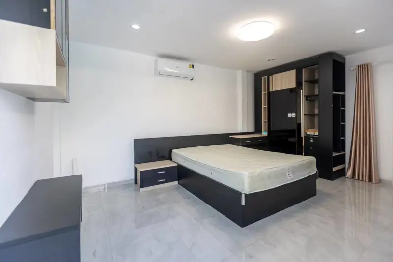 Pool villa for rent, location Mabprachan  Area size 3,600 SQM  Number of 4 bedrooms, 4 bathrooms