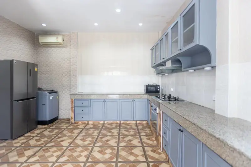 Pool villa for rent, location Mabprachan  Area size 3,600 SQM  Number of 4 bedrooms, 4 bathrooms